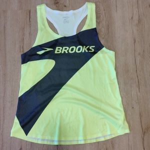 NWOT Brooks running jersey